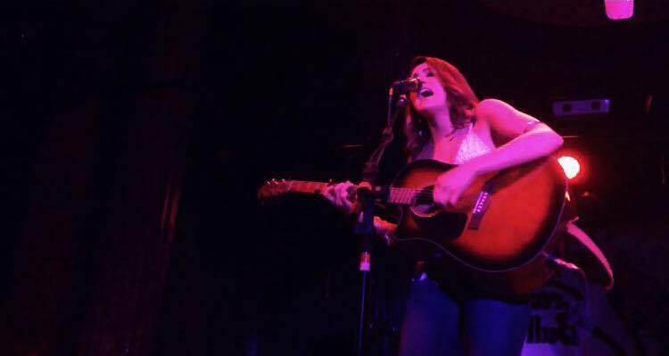 local-showcase-with-lauren-ttutle-in-downtown-macon-at-the-hummingbird